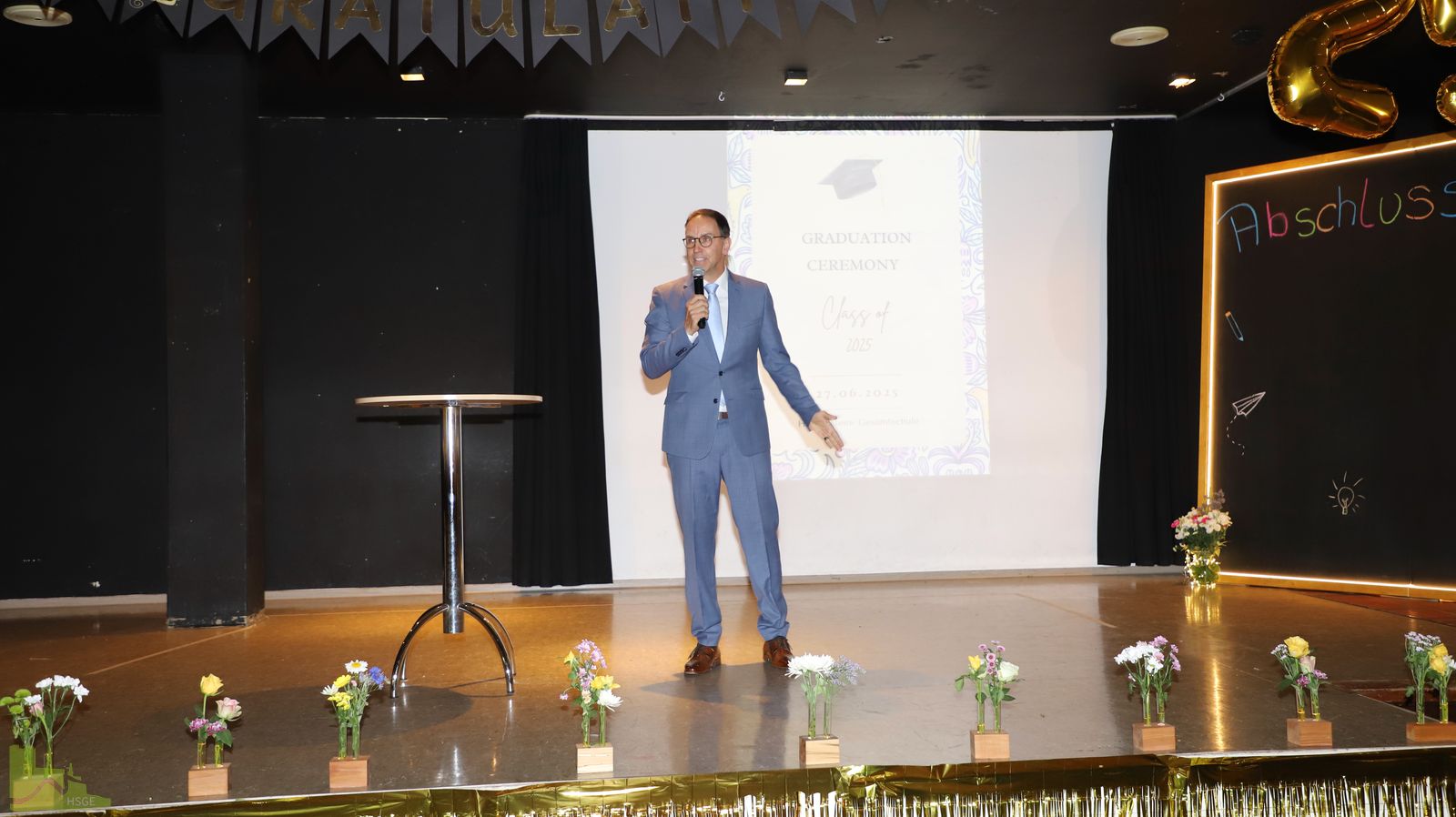 Glanzvoller Abschied: Zeugnisübergabe und Party zum Abschluss der Schulzeit